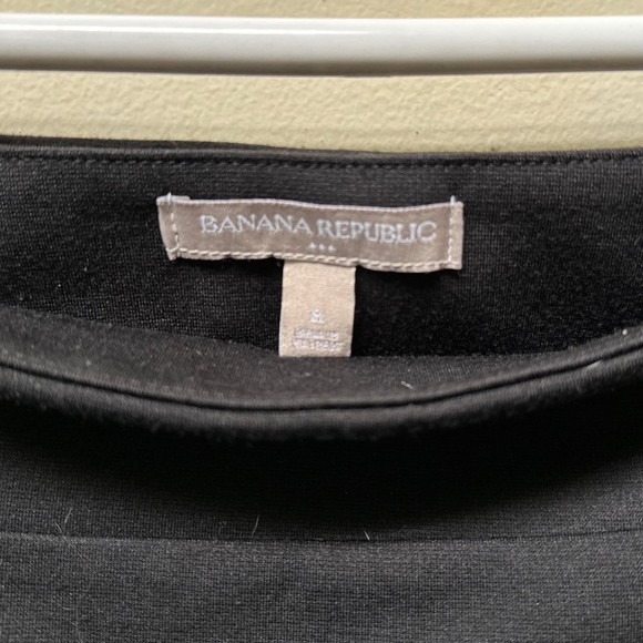 Banana Republic Black Mini Skirt, Size 8, Pre-owned - Picture 5 of 5